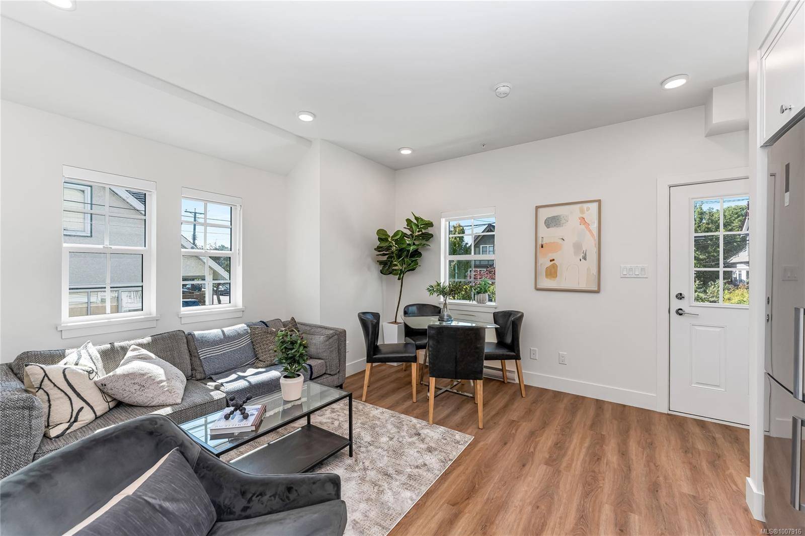 Victoria, BC V8V 3E1,1224 Richardson St #202 A