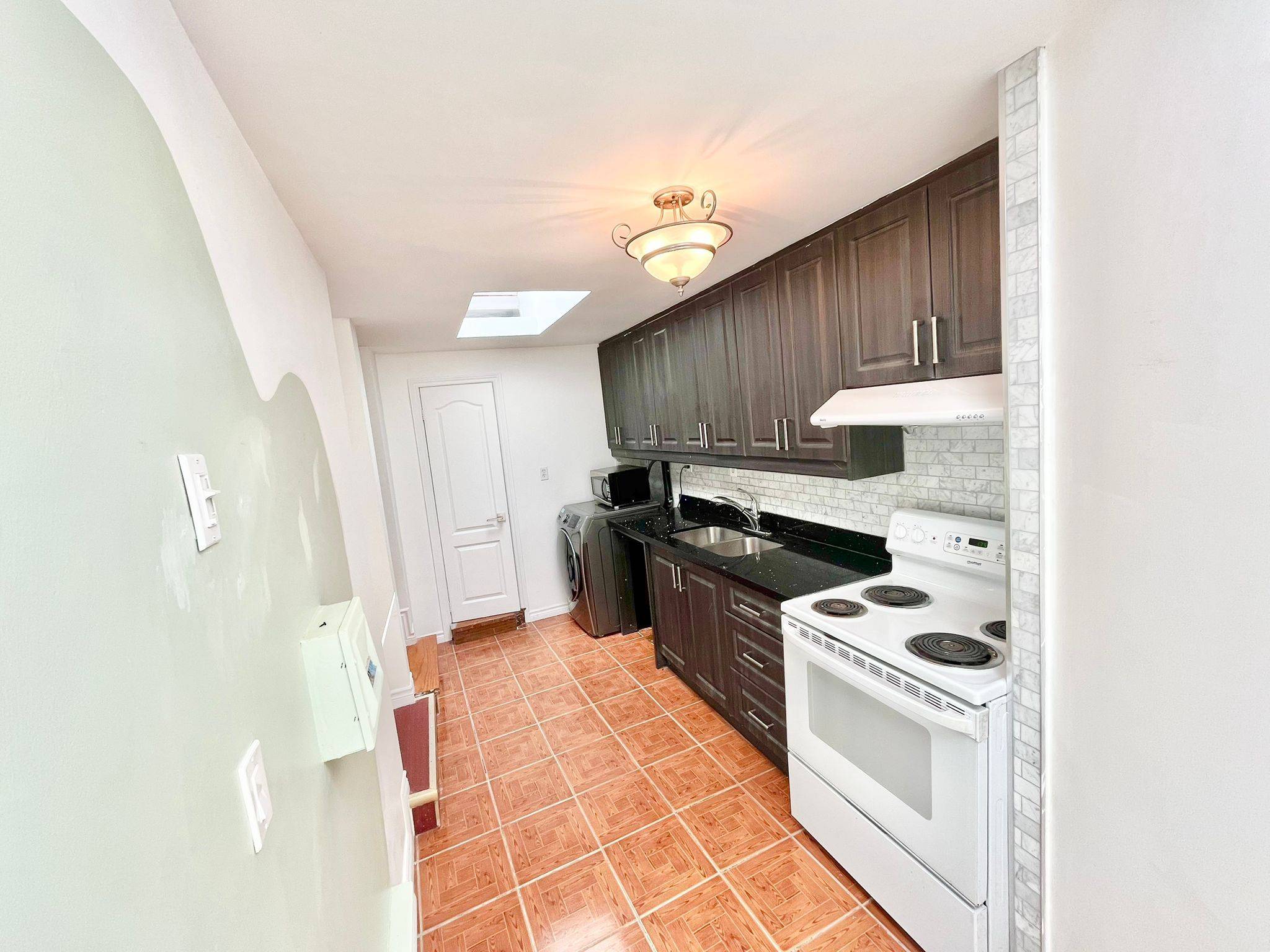 Toronto C02, ON M5R 3G3,866 Bathurst ST #Main
