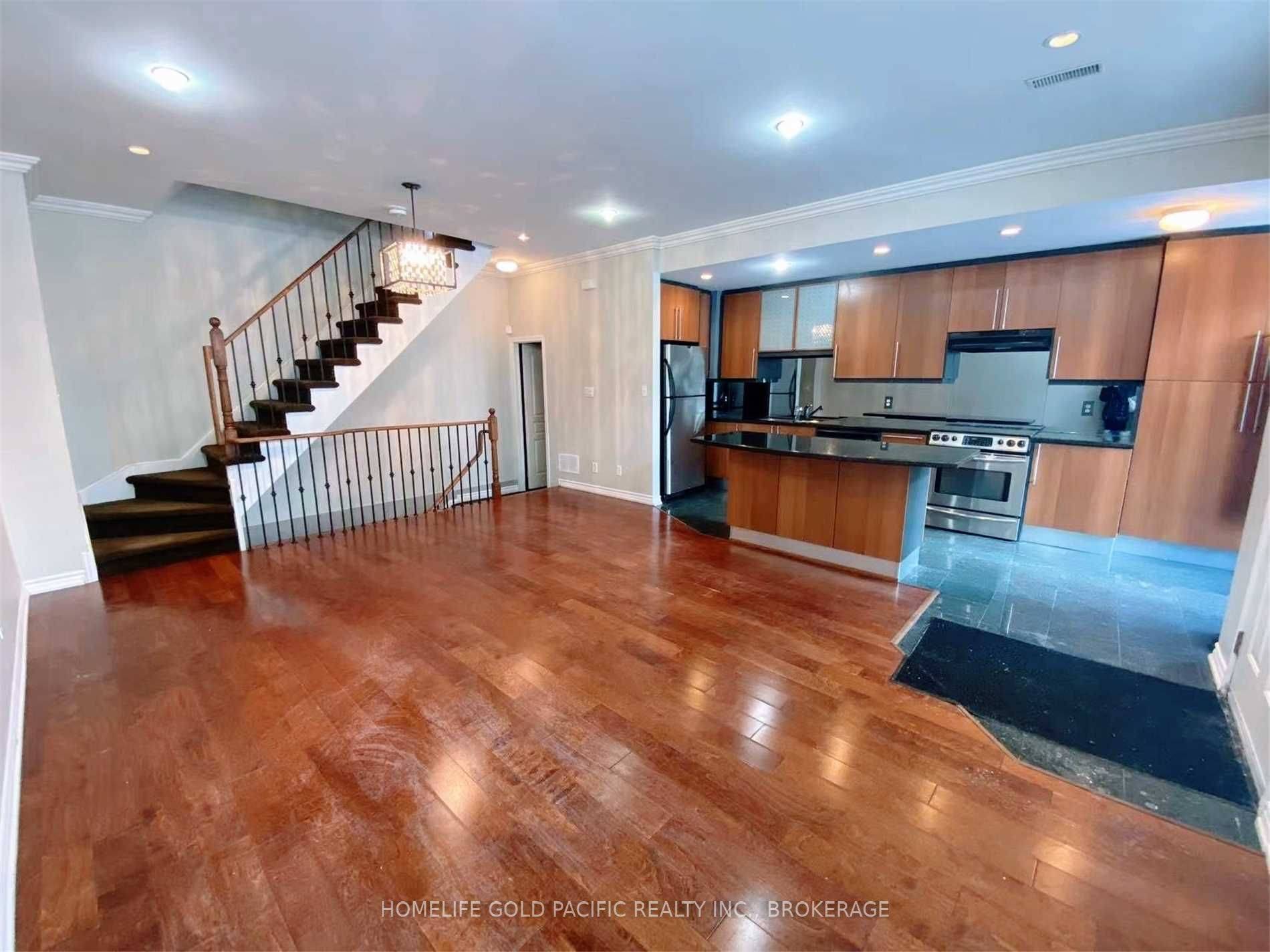 Toronto C14, ON M2N 7C1,16 Humberstone DR #110