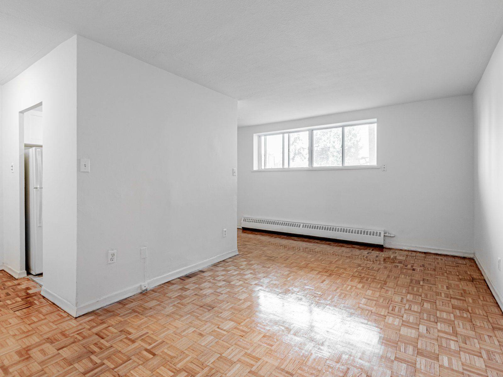 Richmond Hill, ON L4C 2K2,165 Colborne AVE #405