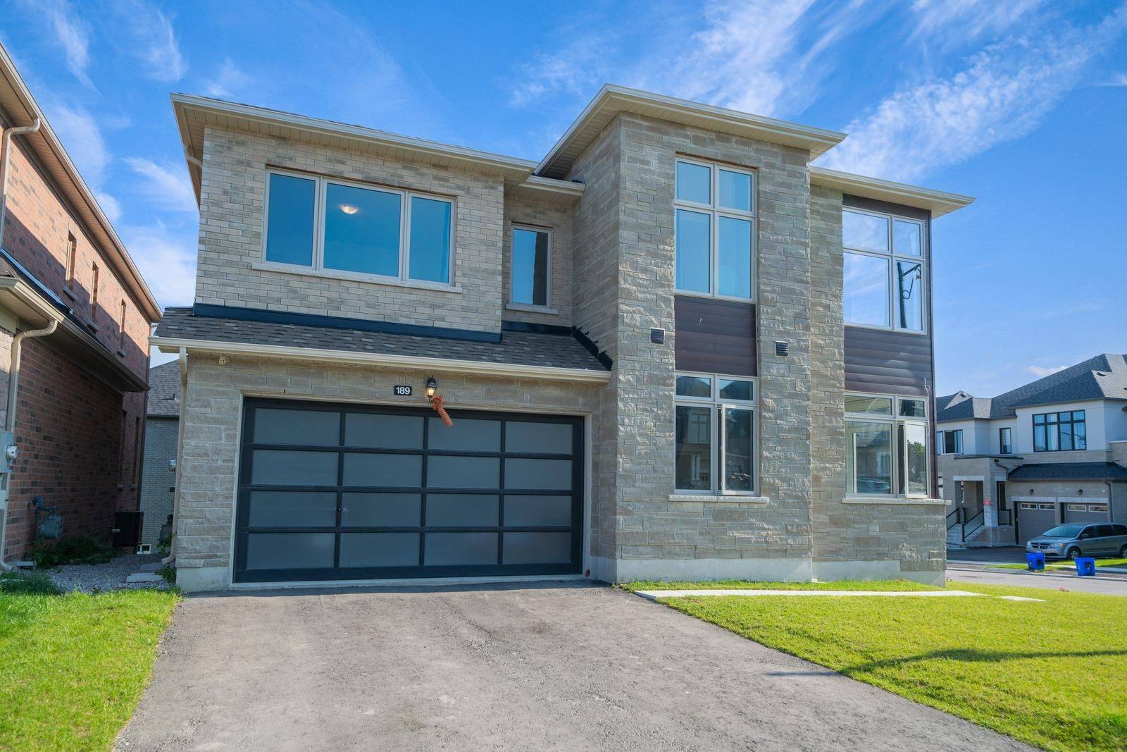 189 Thompson DR, East Gwillimbury, ON L9N 1E2