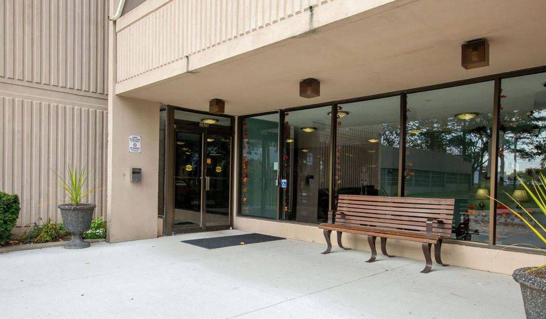 Mississauga, ON L5N 2C7,2929 Aquitaine AVE #804
