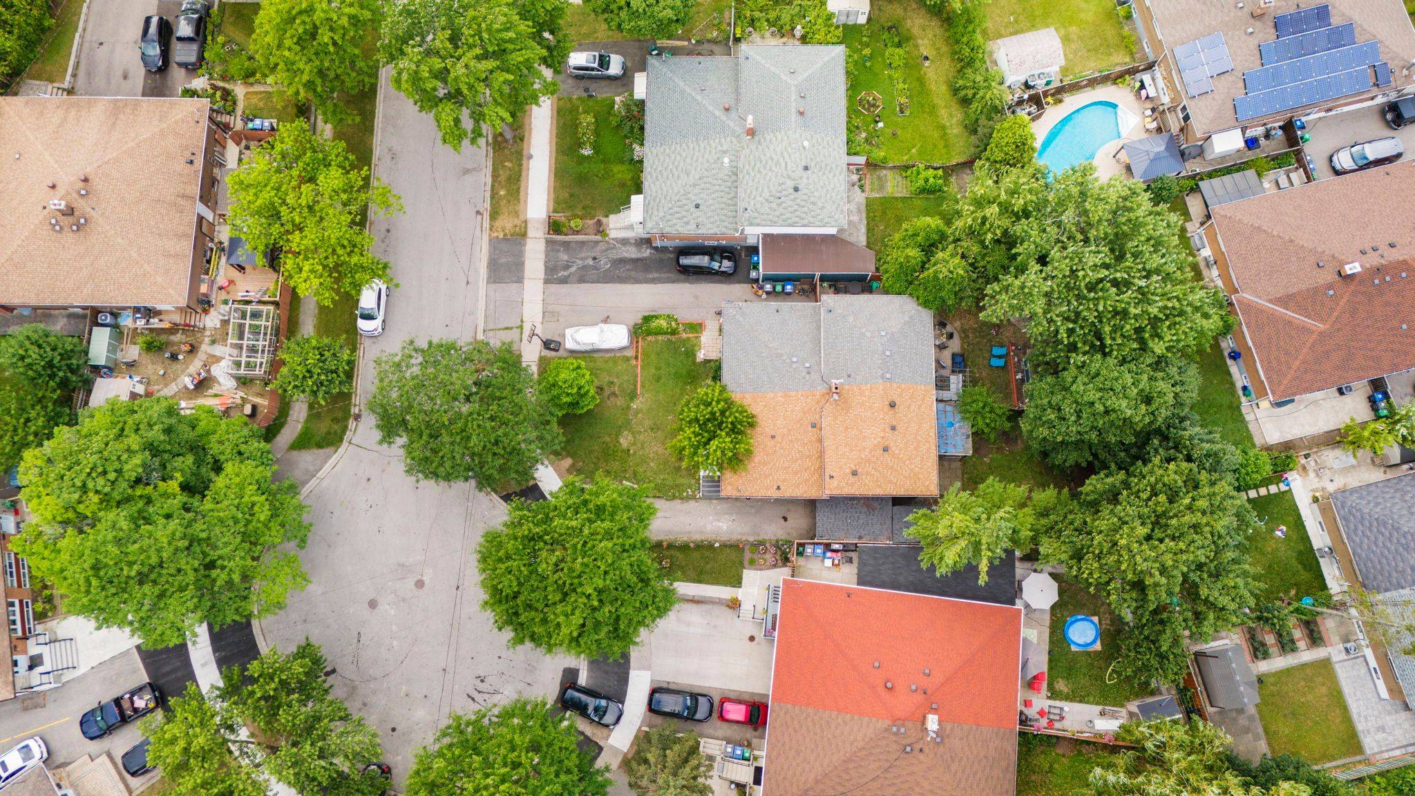 Mississauga, ON L5C 2E5,3387 Kelowna CT
