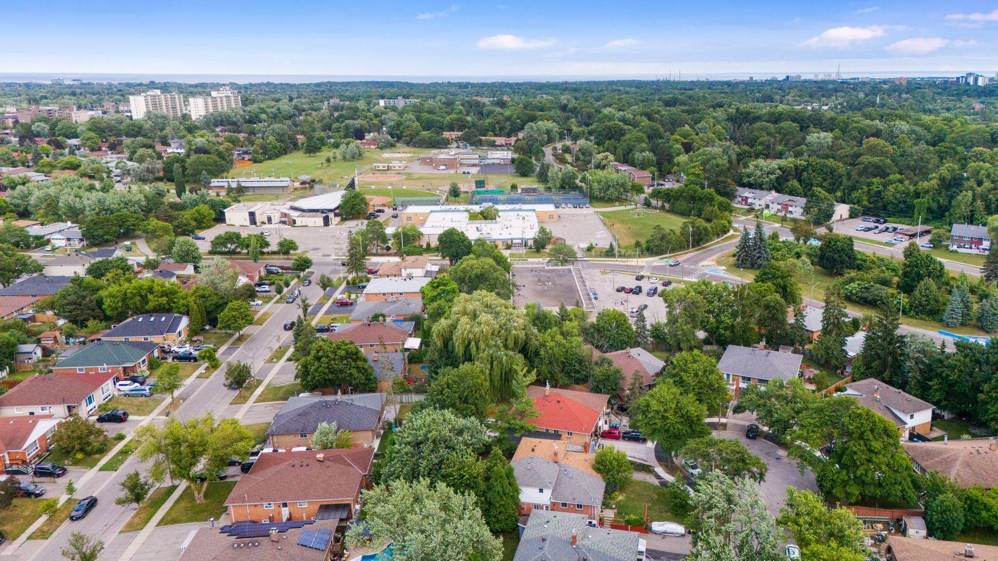 Mississauga, ON L5C 2E5,3387 Kelowna CT