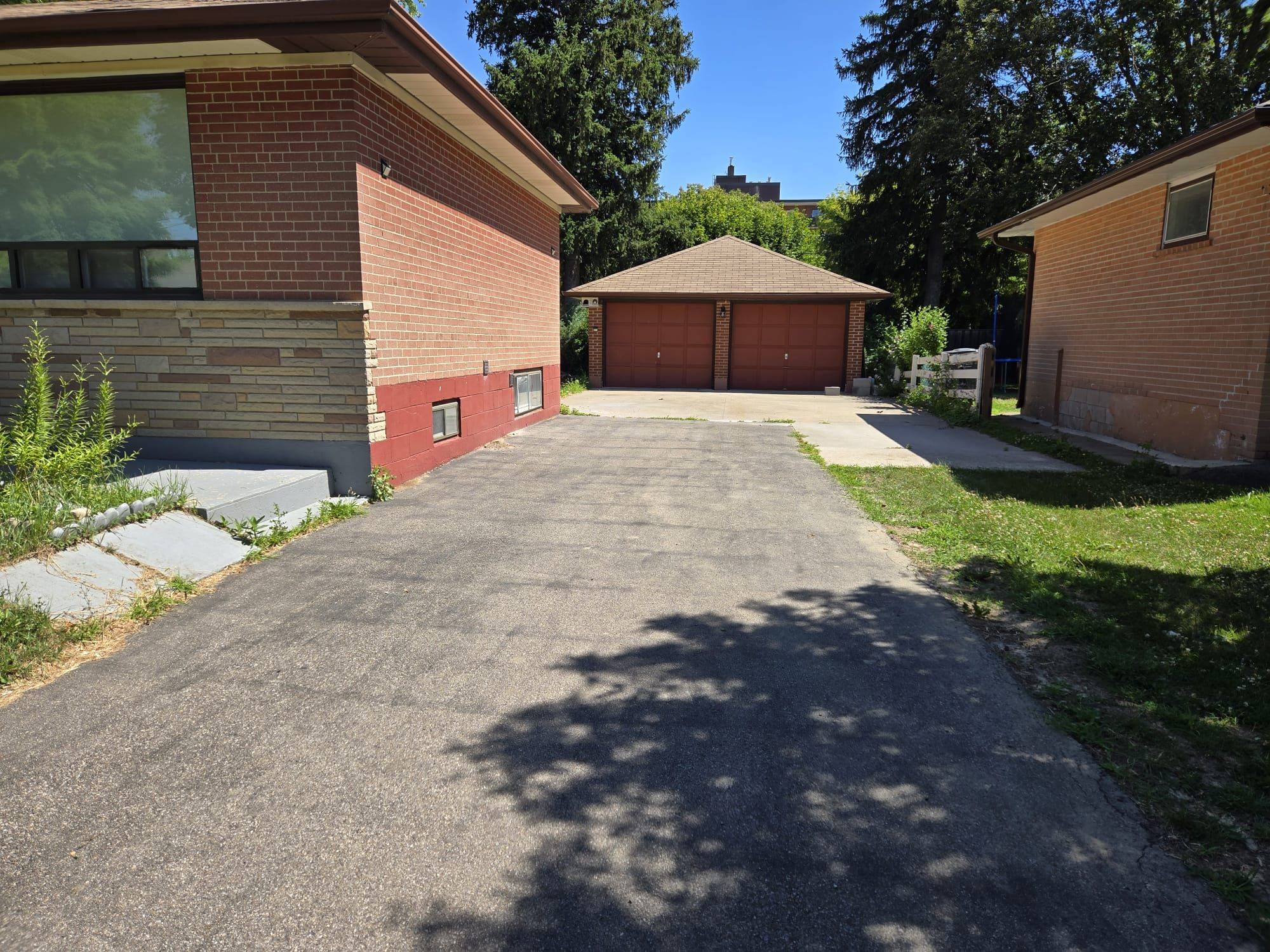 Mississauga, ON L5B 1G3,186 Floradale DR #Basement 1