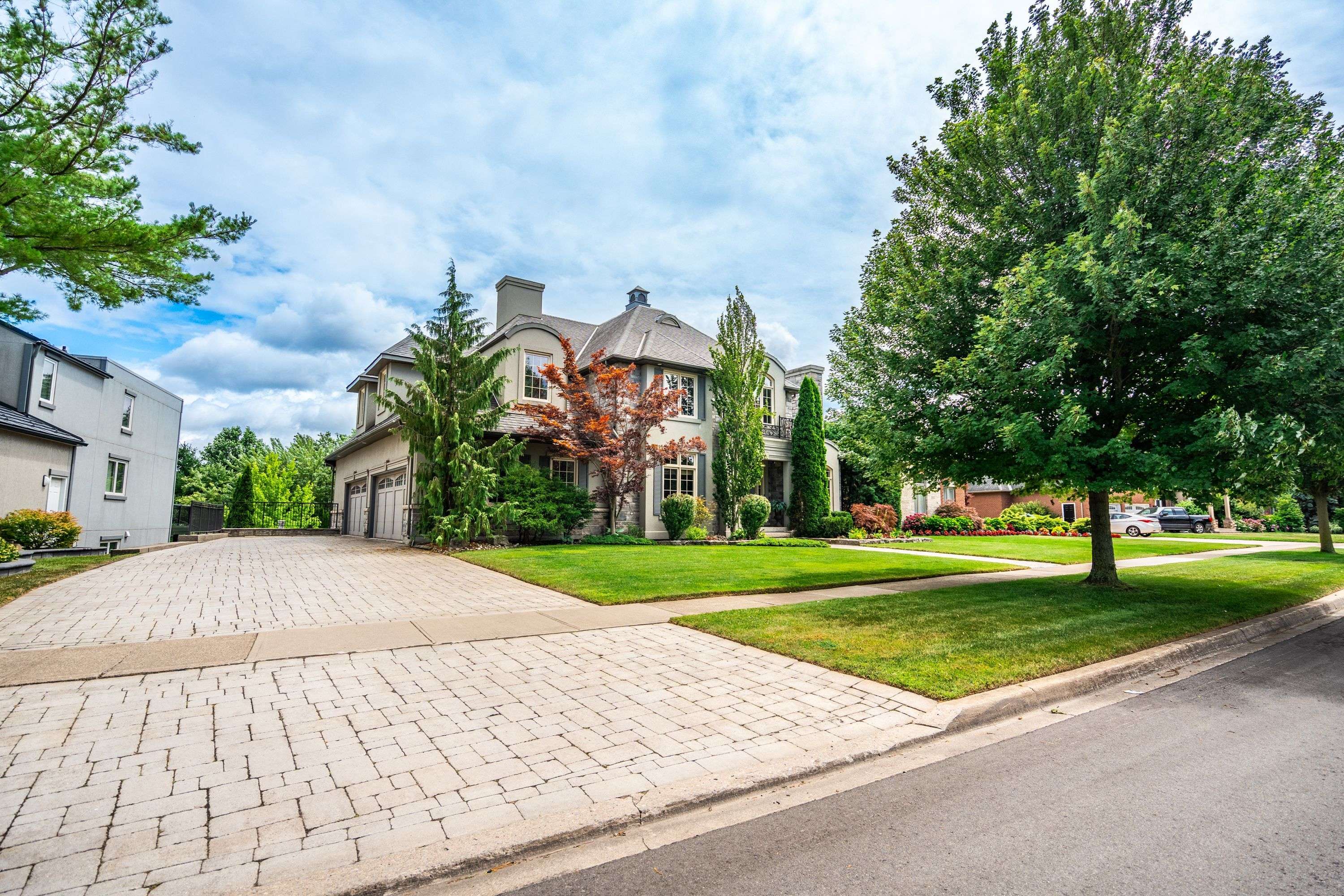 Niagara Falls, ON L2H 2Z1,3542 MATTHEWS DR