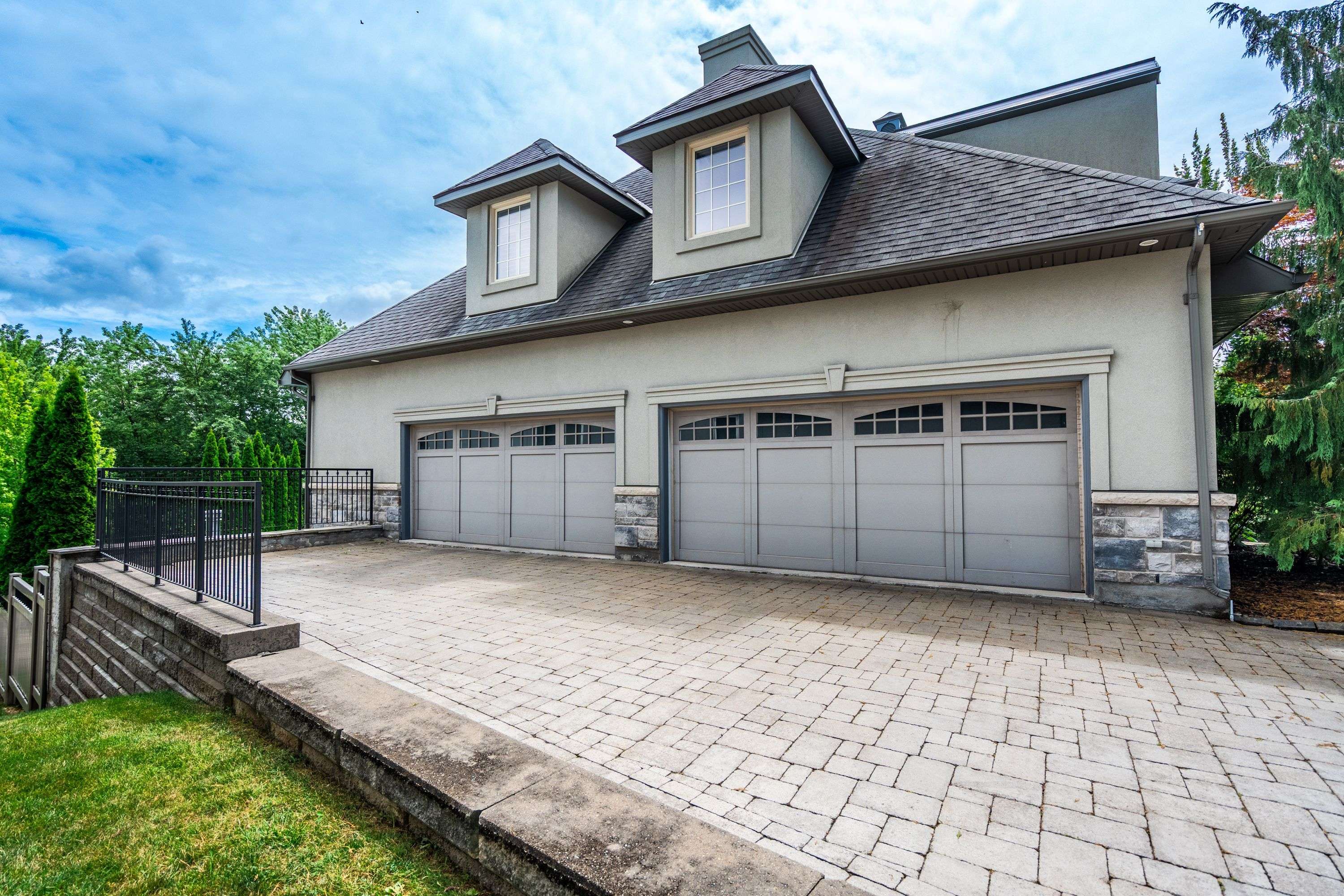 Niagara Falls, ON L2H 2Z1,3542 MATTHEWS DR