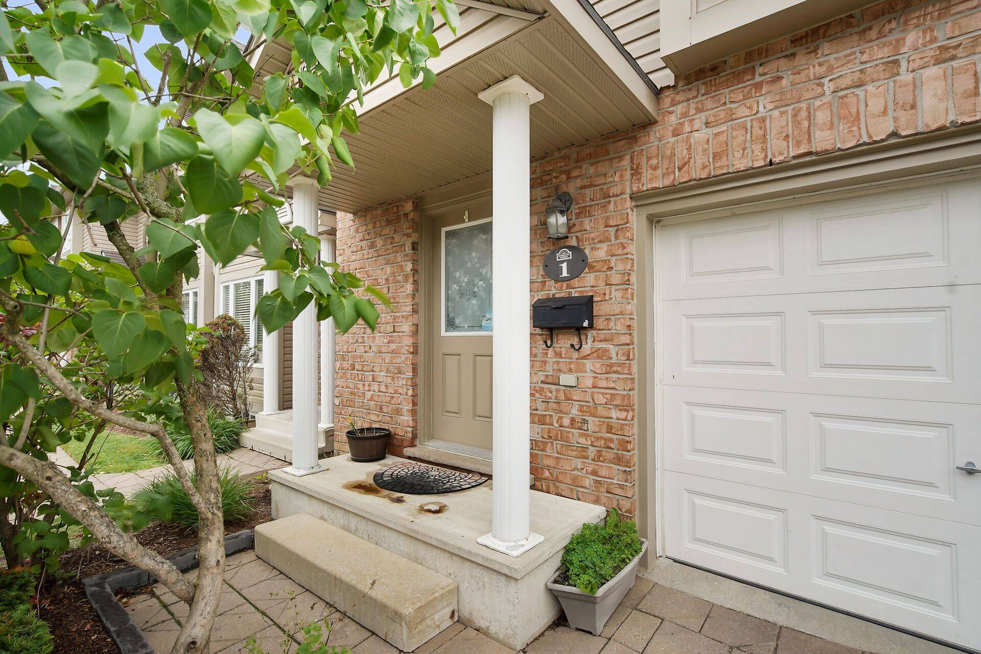 London North, ON N5X 0B7,1320 Savannah DR #1
