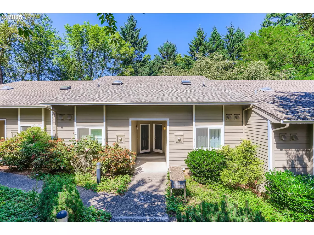 Portland, OR 97219,4570 SW COMUS PL #8-D