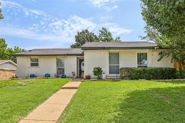 2622 Briar Hill Drive, Carrollton, TX 75007