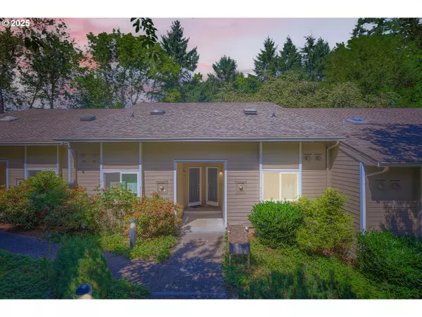 Portland, OR 97219,4570 SW COMUS PL #8-D