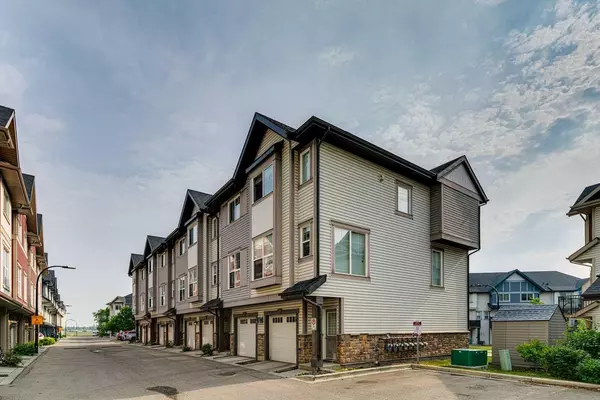 157 New Brighton PT SE,  Calgary,  AB T2Z 1B6