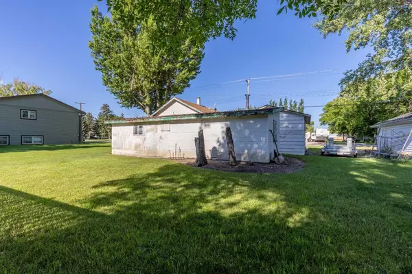Magrath, AB T0K 1J0,115 S 2 ST W