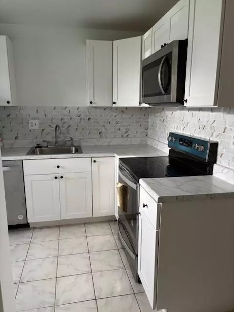 Pompano Beach, FL 33069,501 Gardens Dr #101