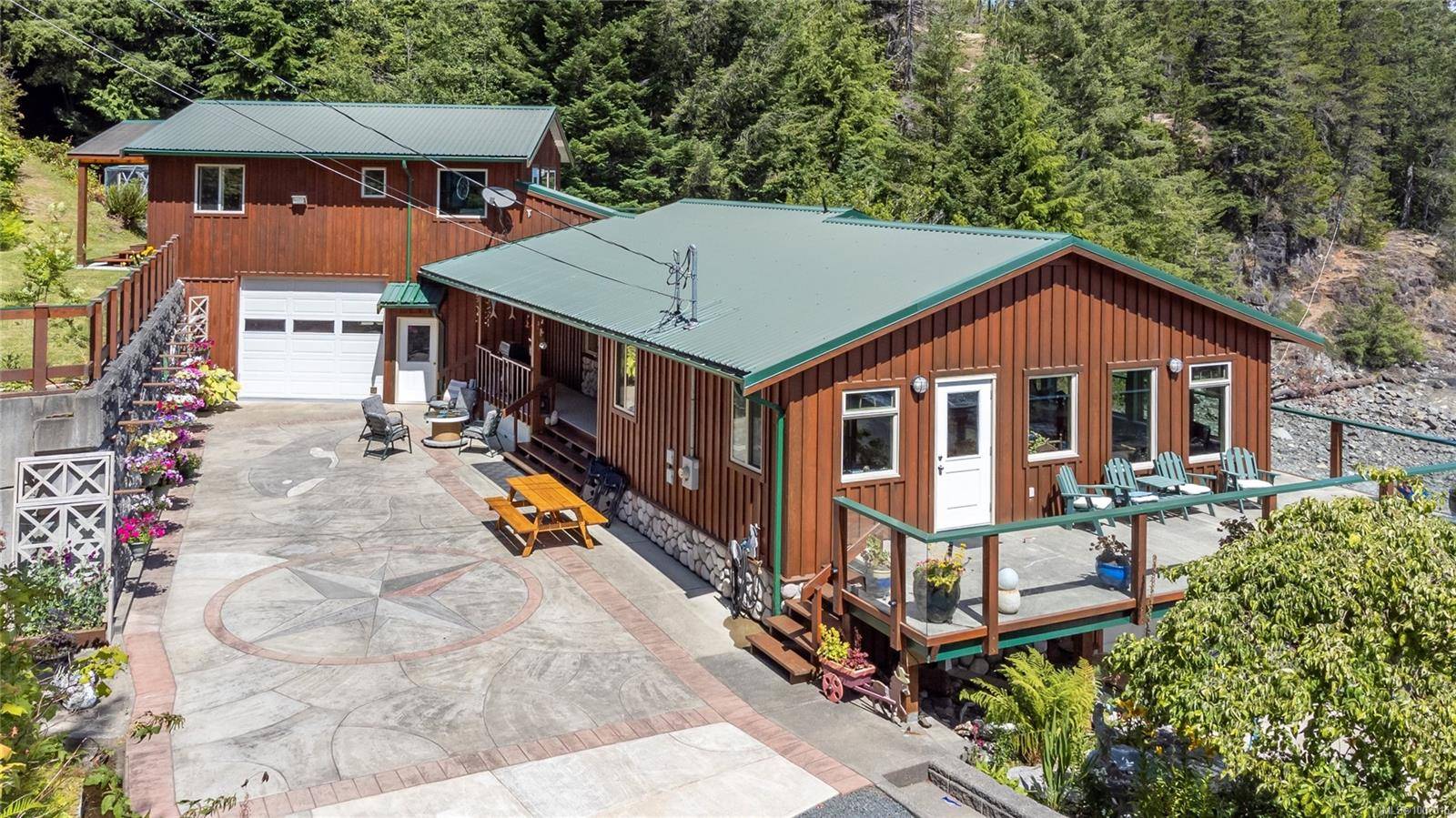 23 Sayward Rd, Sayward, BC V0P 1R0