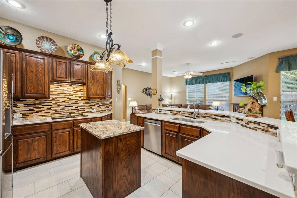 2806 Northwood Street, Grapevine, TX 76051