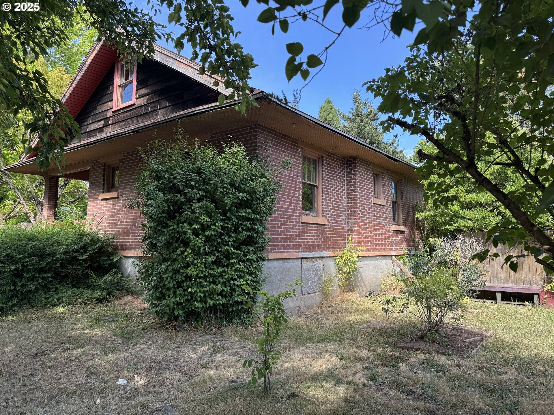 Mc Minnville, OR 97128,240 SE DAVIS ST