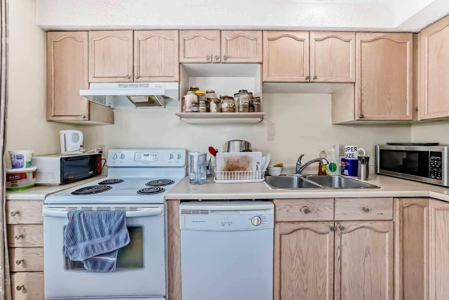 Calgary, AB T3H 2V9,12 Coachway GDNS SW