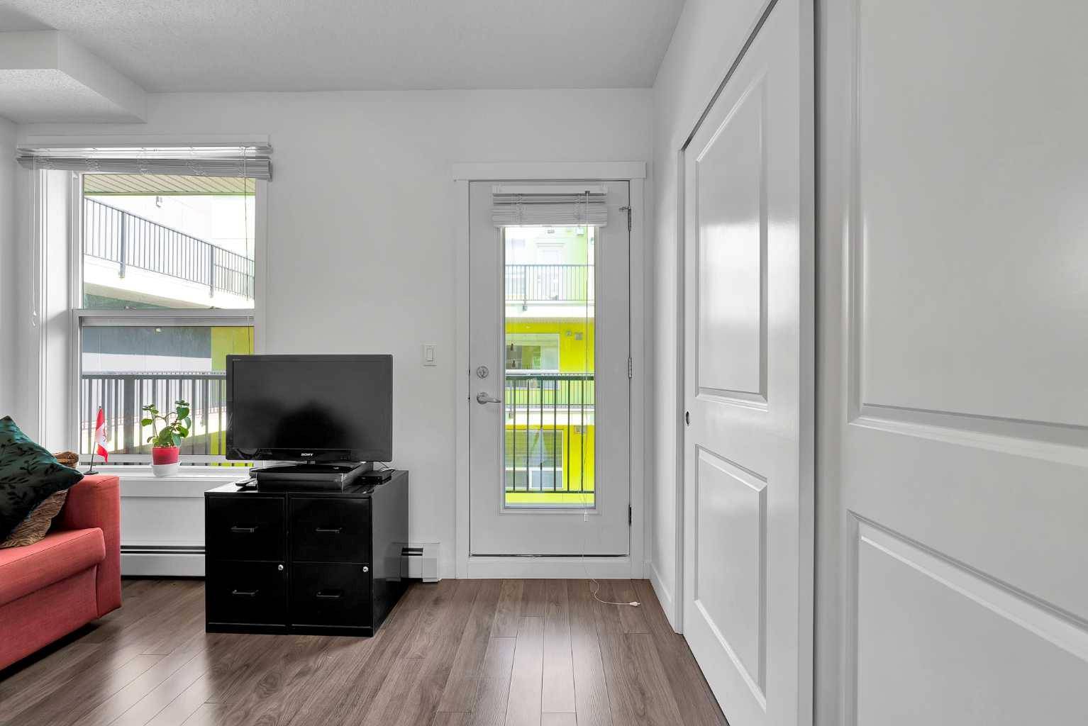 Calgary, AB T2M 4Z5,1740 9 ST NW #308