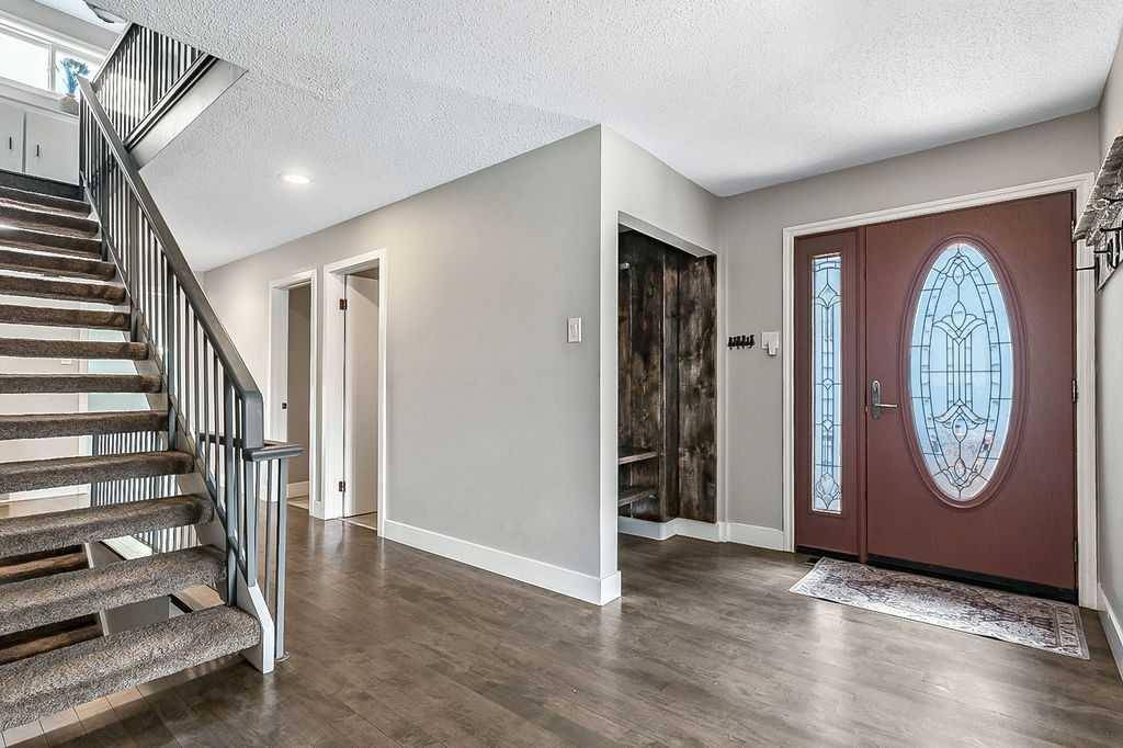 Calgary, AB T2W 3Y2,11 Cedarbrook WAY Southwest