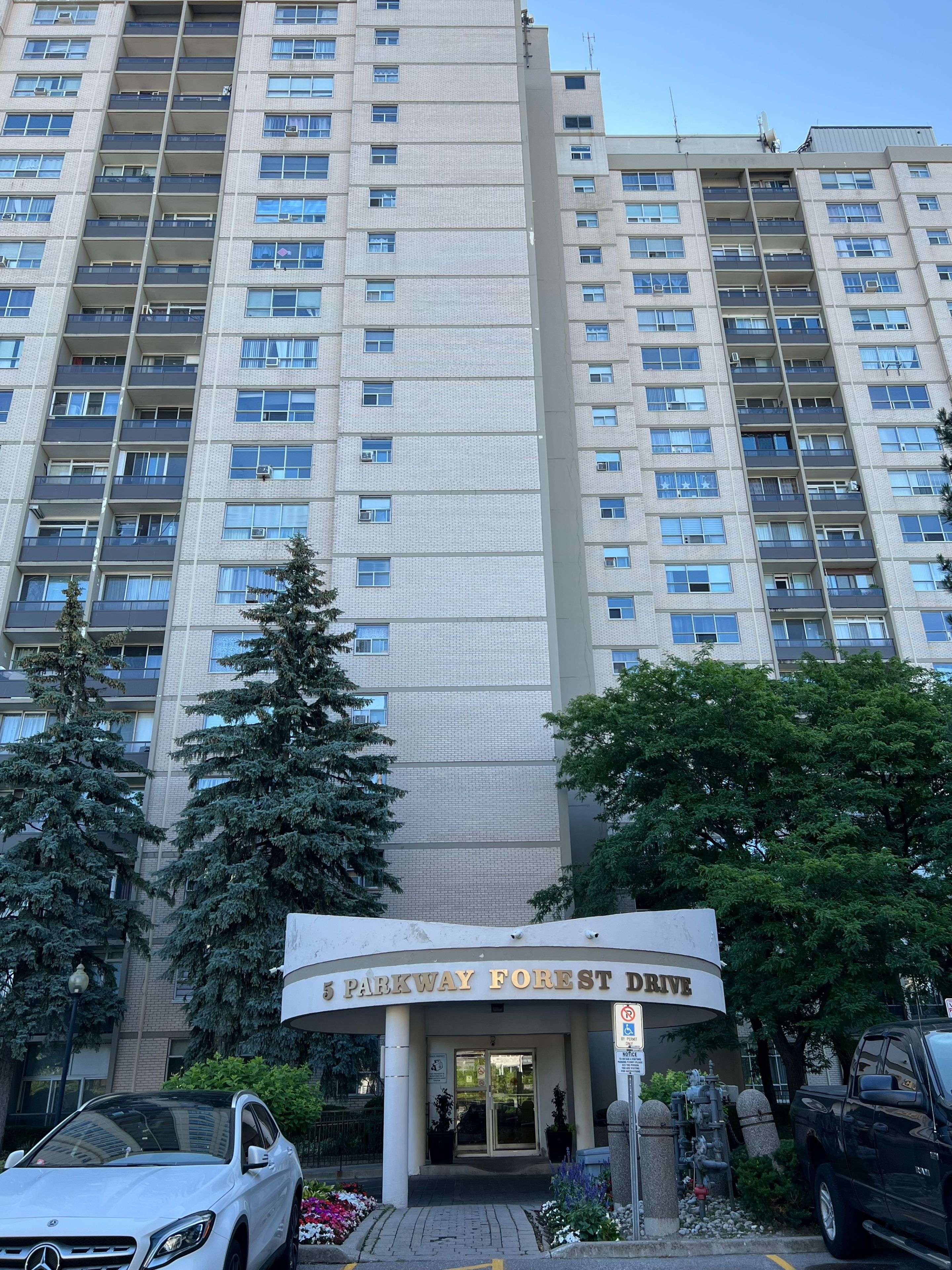 Toronto C15, ON M2J 1L2,5 Parkway Forest DR #511