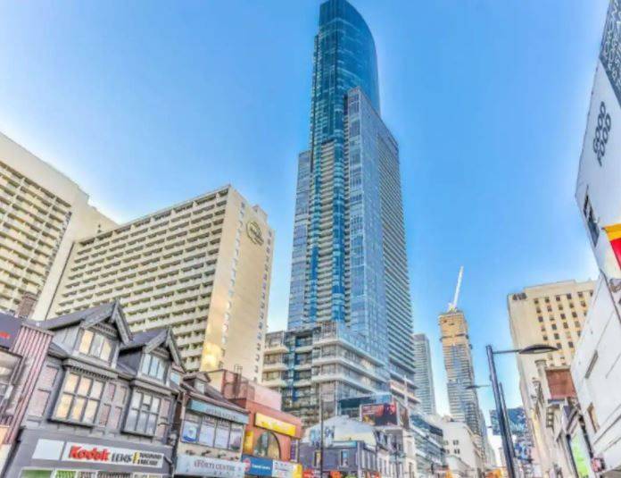 386 Yonge ST #4504, Toronto C01, ON M5B 0A5