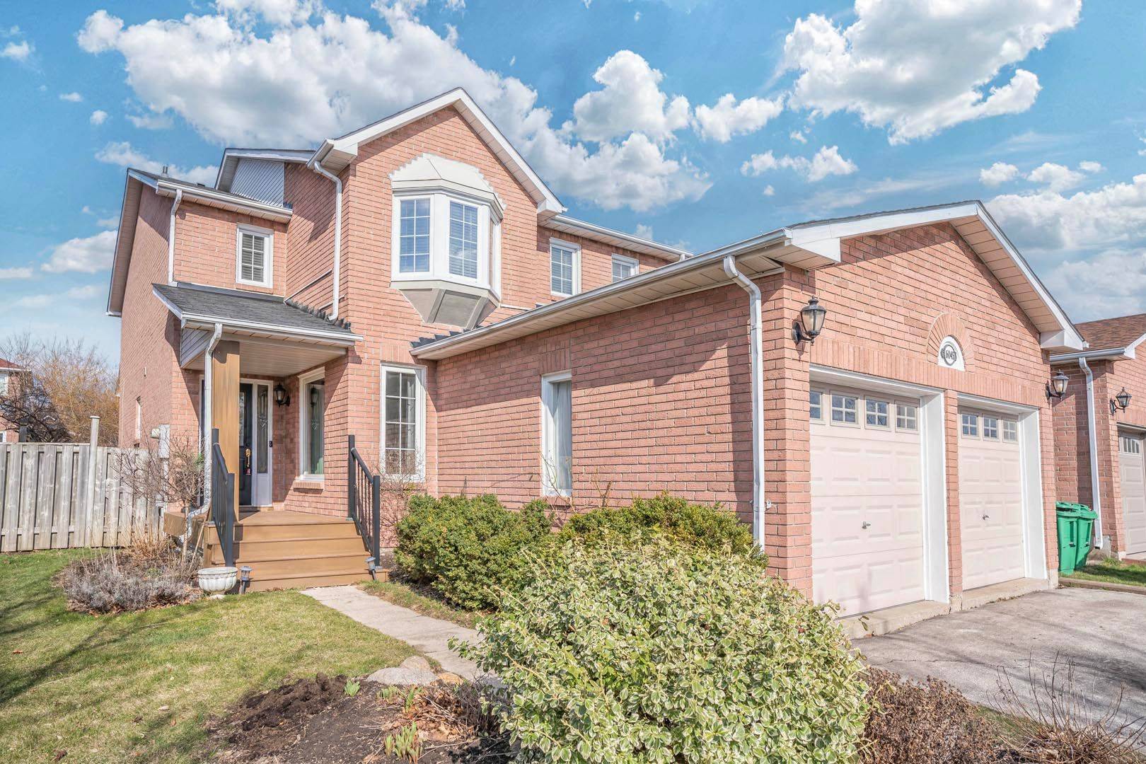 Mississauga, ON L5N 5W9,6045 Grossbeak DR