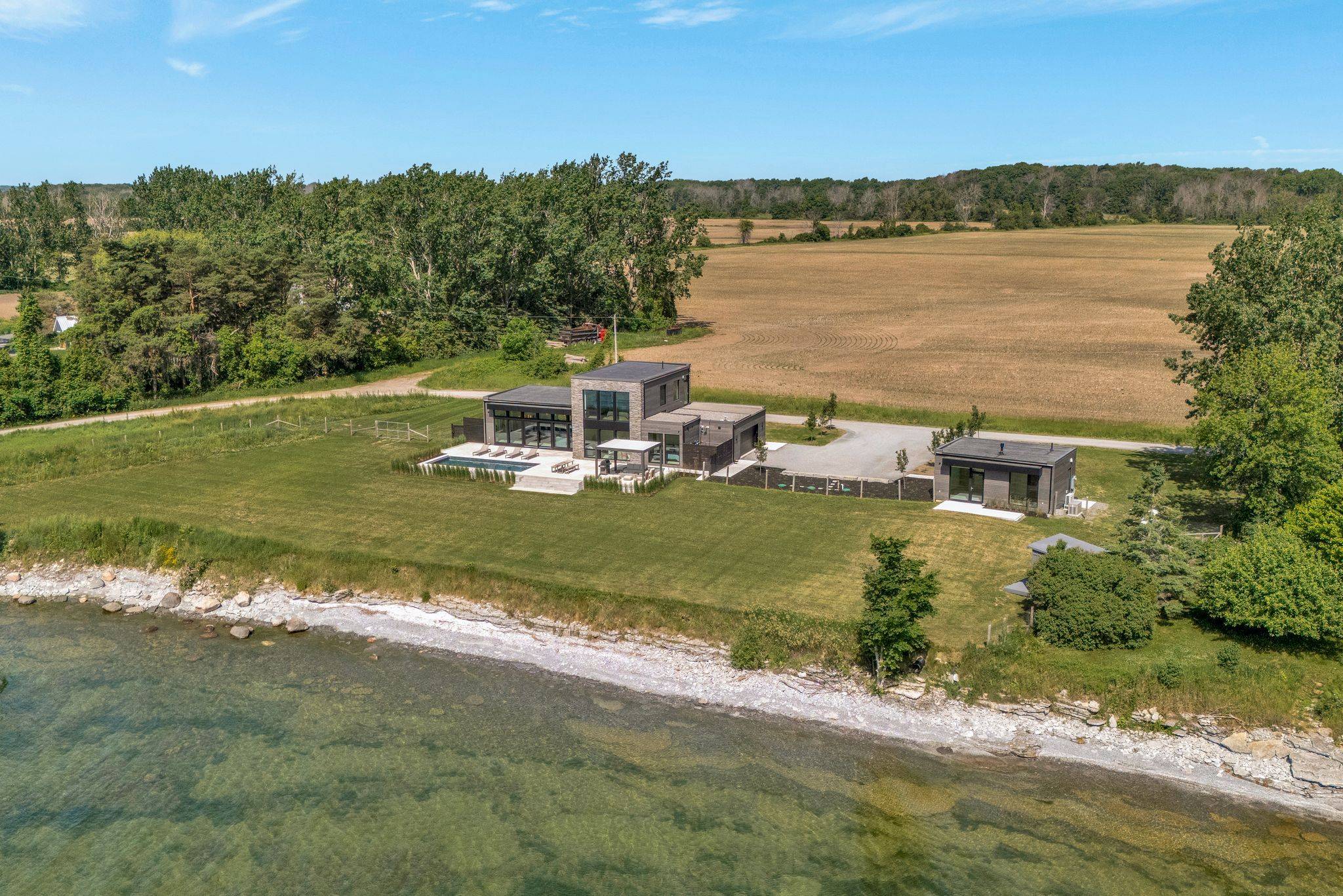 34 Jarvis LN, Prince Edward County, ON K0K 2T0