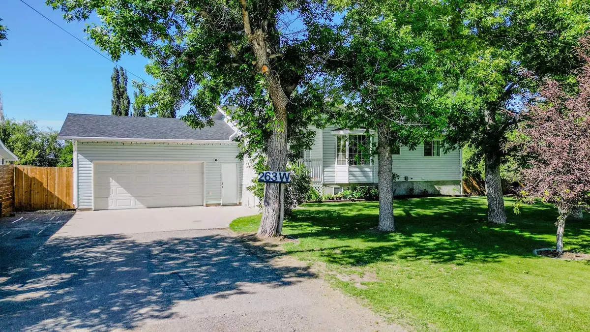 Magrath, AB T0K 1J0,263 W 1 AVE S