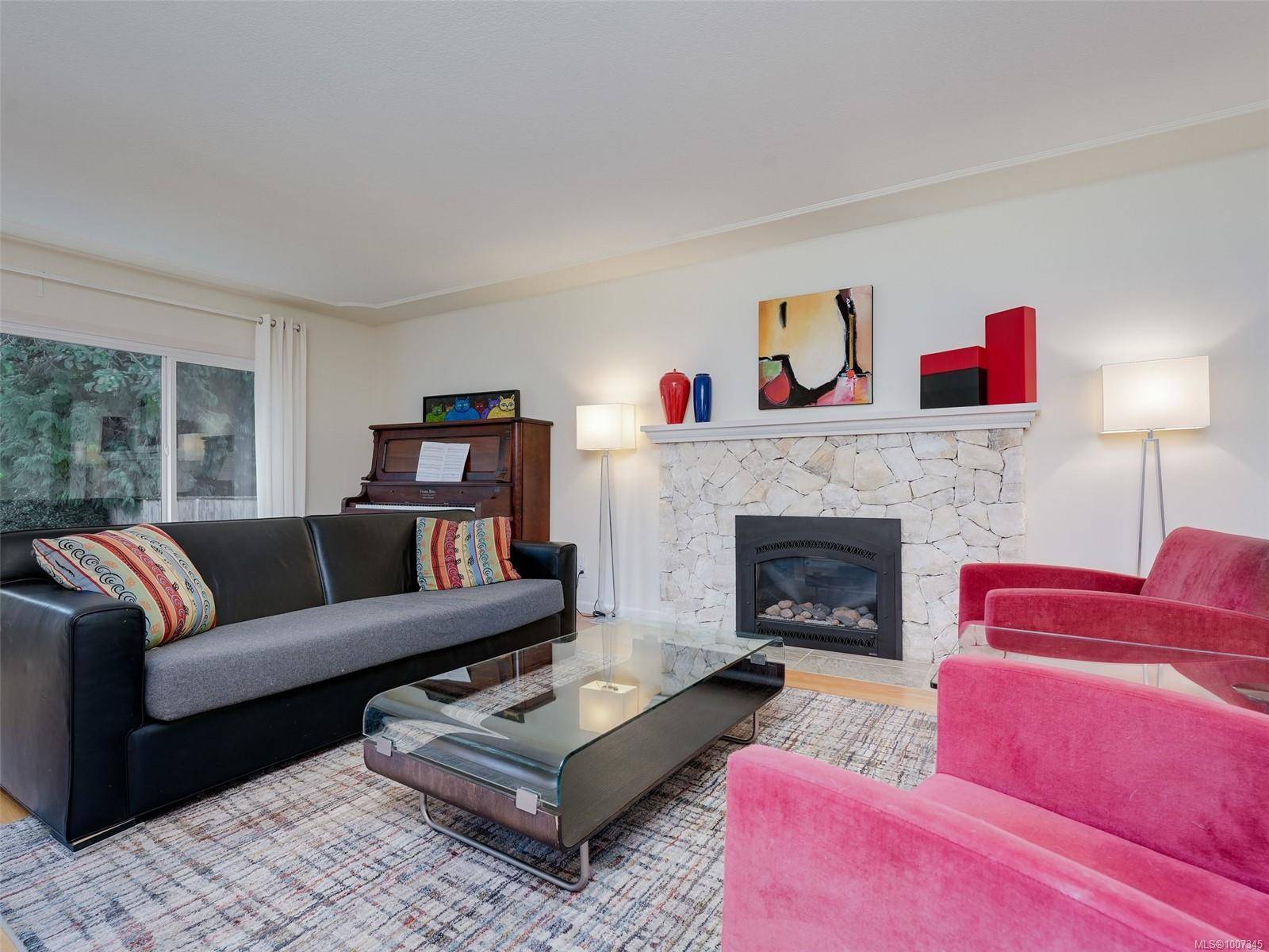 Saanich, BC V8Y 1W5,5133 Santa Clara Ave