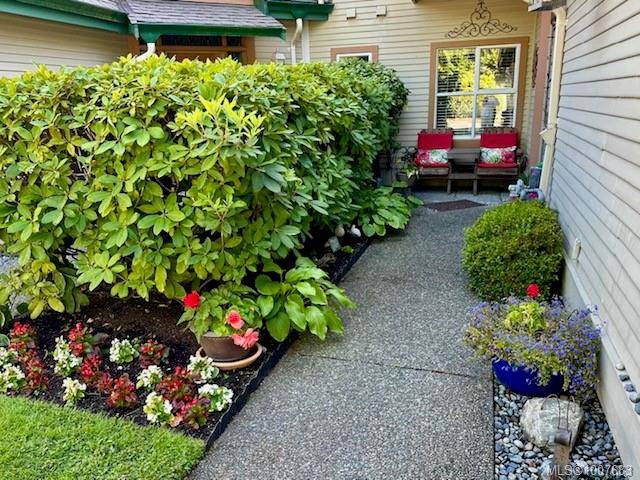 Saanich, BC V8X 7J1,520 Marsett Pl #8