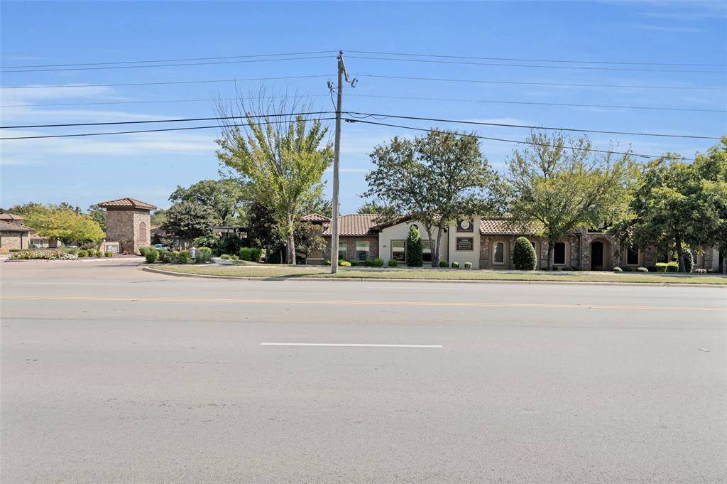Mansfield, TX 76063,550 N Walnut Creek Drive #100