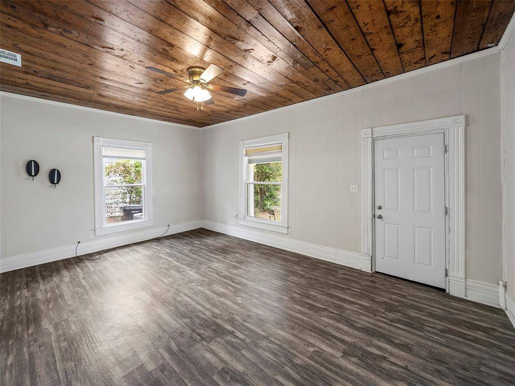Denison, TX 75020,1109 W Main Street