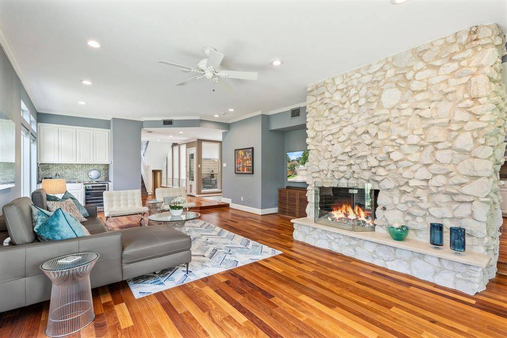 Dallas, TX 75248,16725 Village Lane