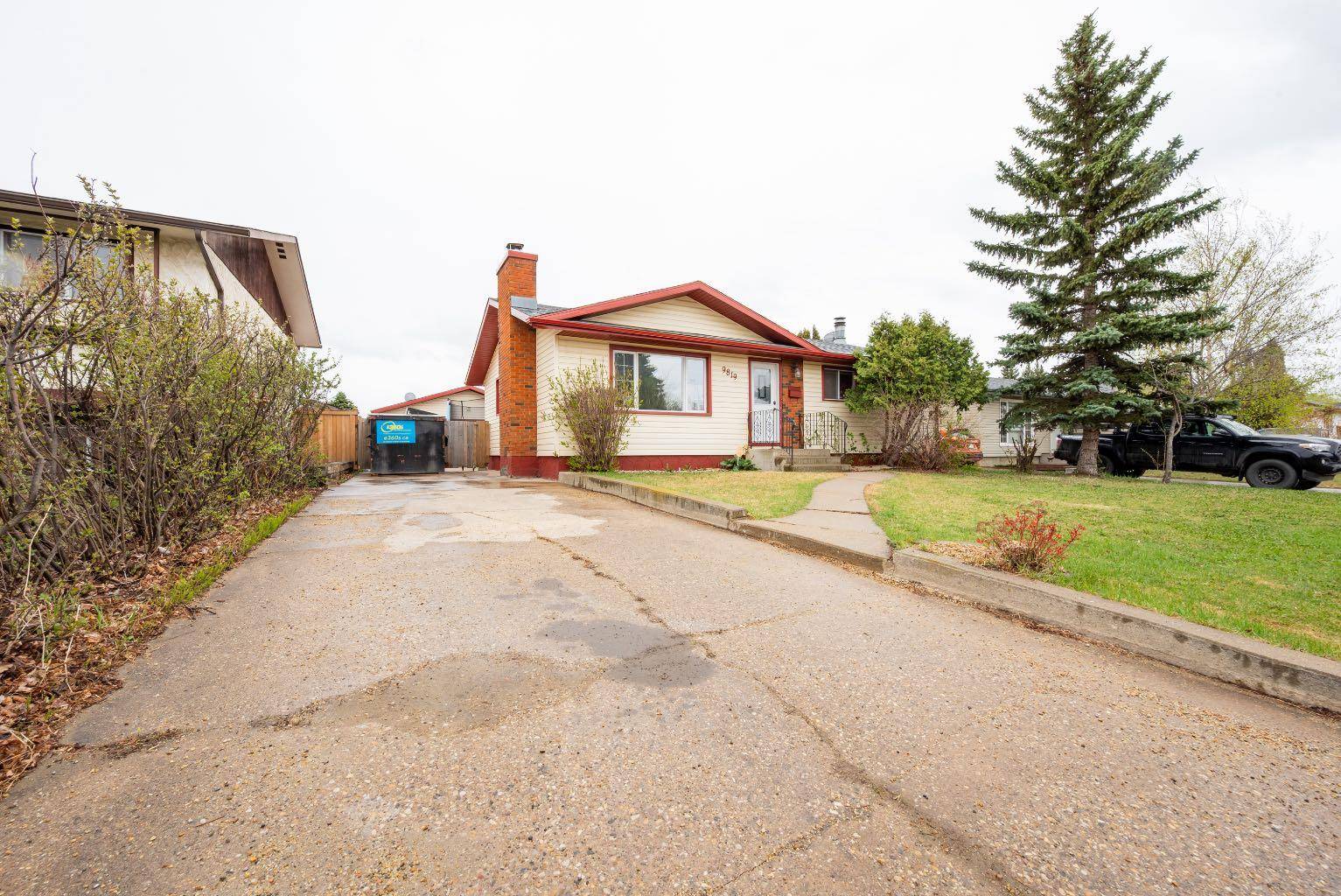 Grande Prairie, AB T8V 3Z1,9819 Prairie RD