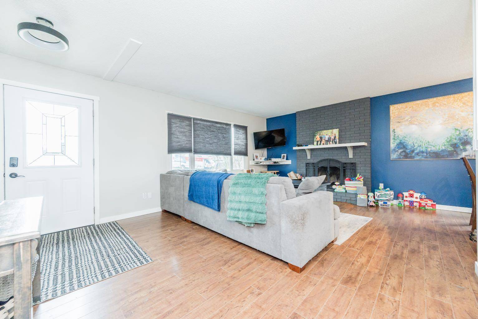Grande Prairie, AB T8V 3Z1,9819 Prairie RD