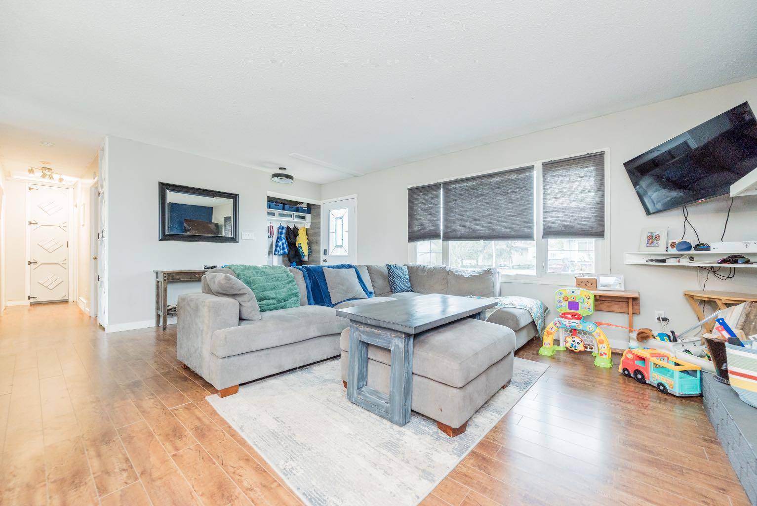 Grande Prairie, AB T8V 3Z1,9819 Prairie RD
