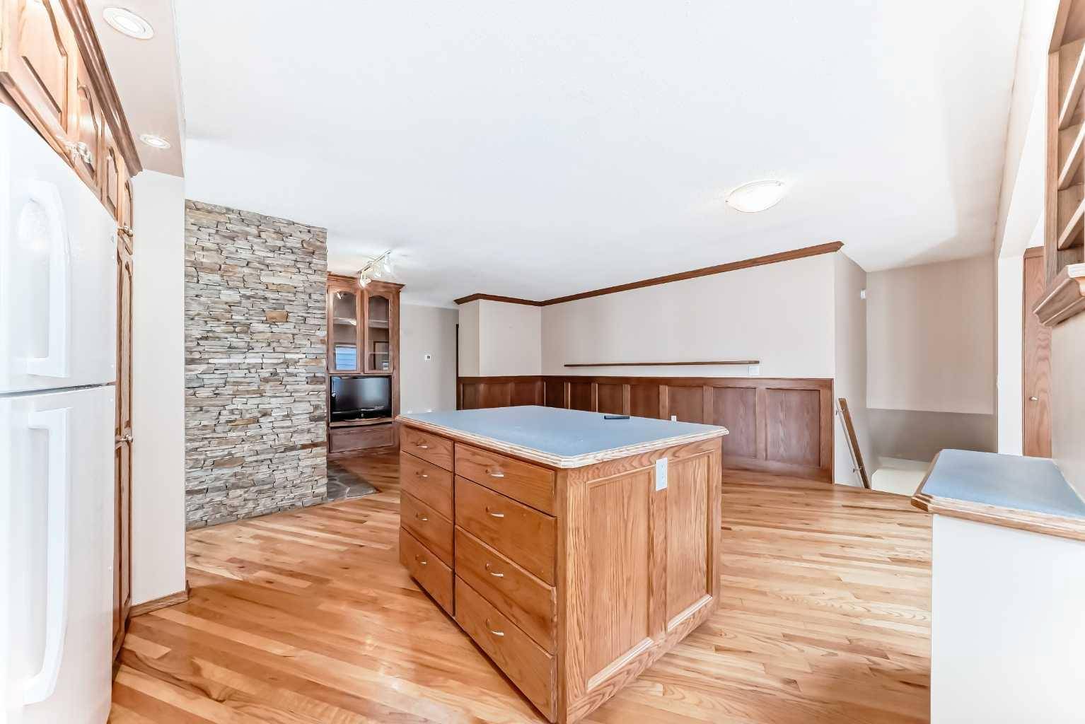 Calgary, AB T1Y 2J8,219 Rundleridge WAY NE