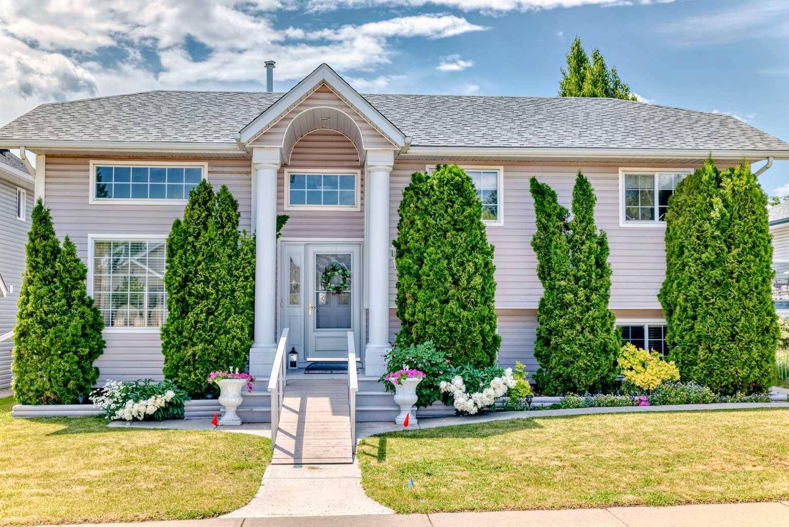 8 Greenview CRES, Strathmore, AB T1P 1L2