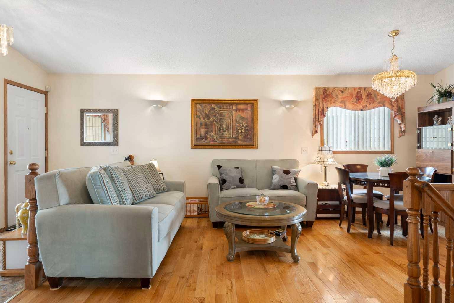 Calgary, AB T2A 7W2,163 Applestone PARK Southeast