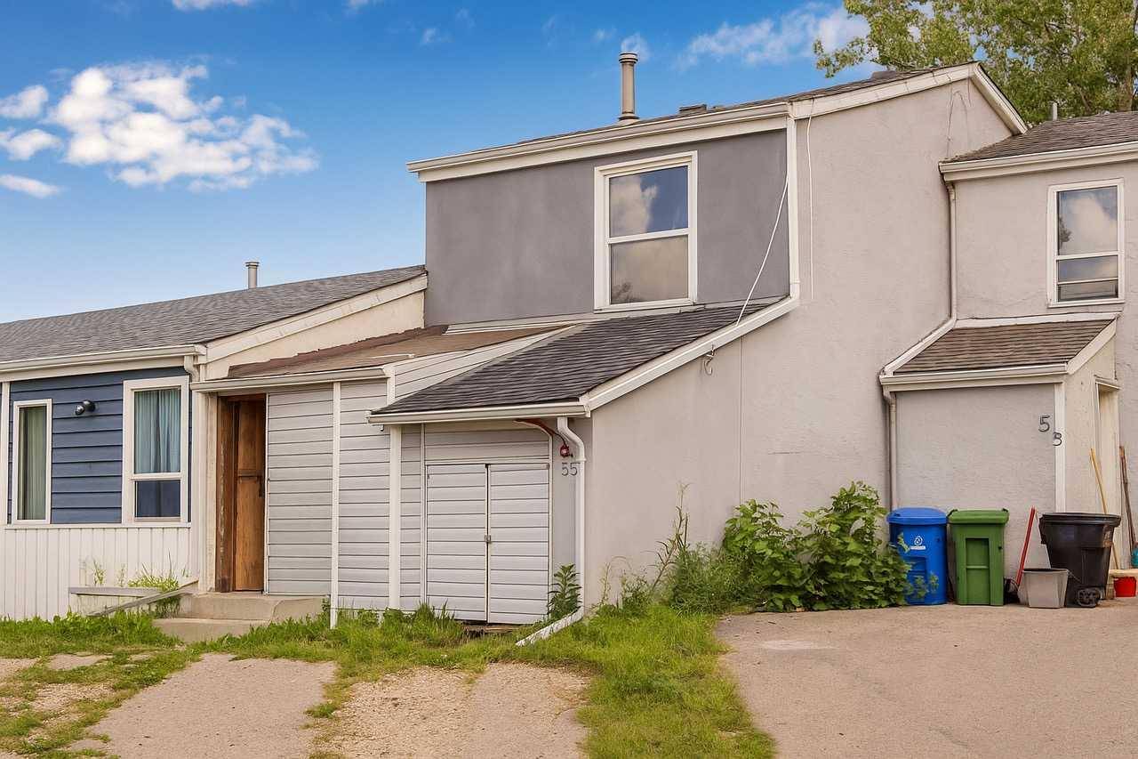 55 Penworth Close Southeast, Calgary, AB T2A 5N4