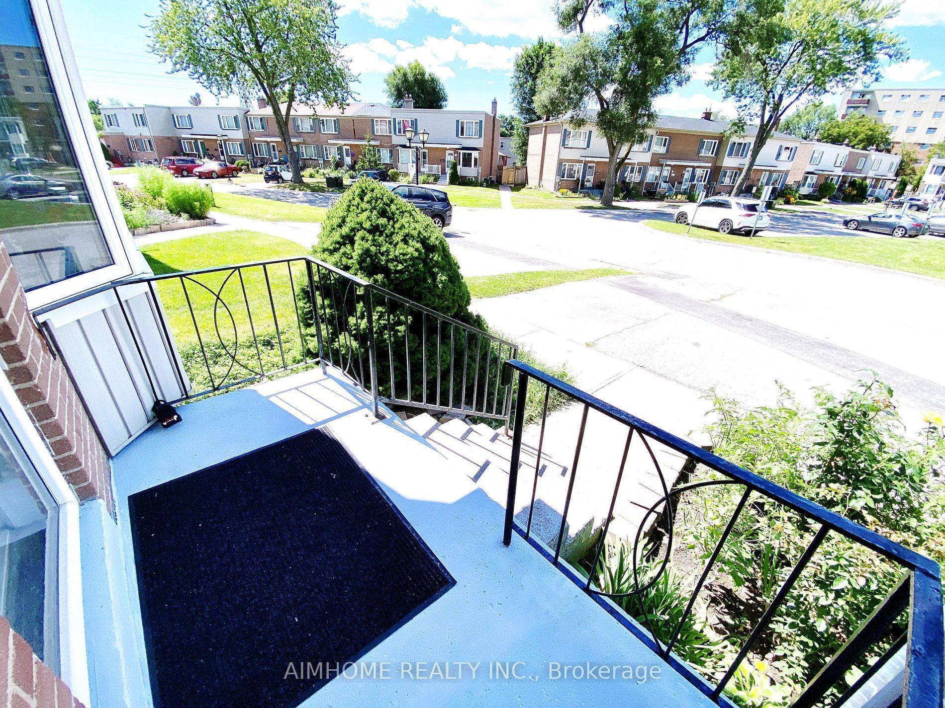 Toronto E04, ON M1K 2C5,740 Kennedy RD #31