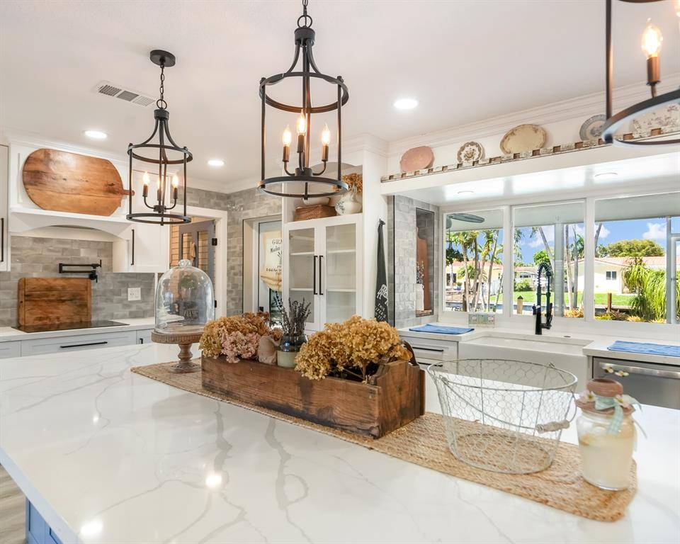 Plantation, FL 33317,5921 SW 18th St