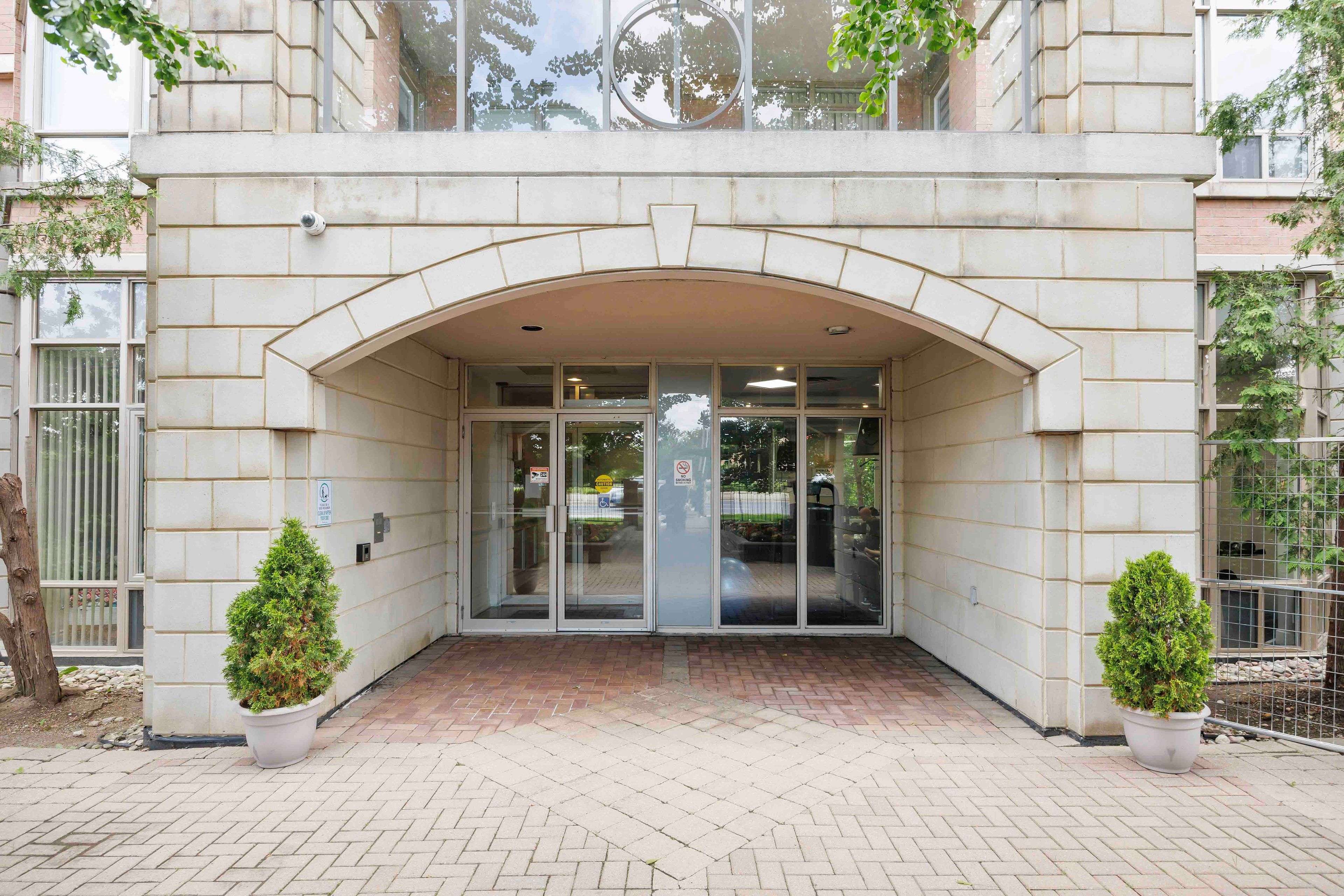 Markham, ON L3T 7W5,130 Pond DR #807