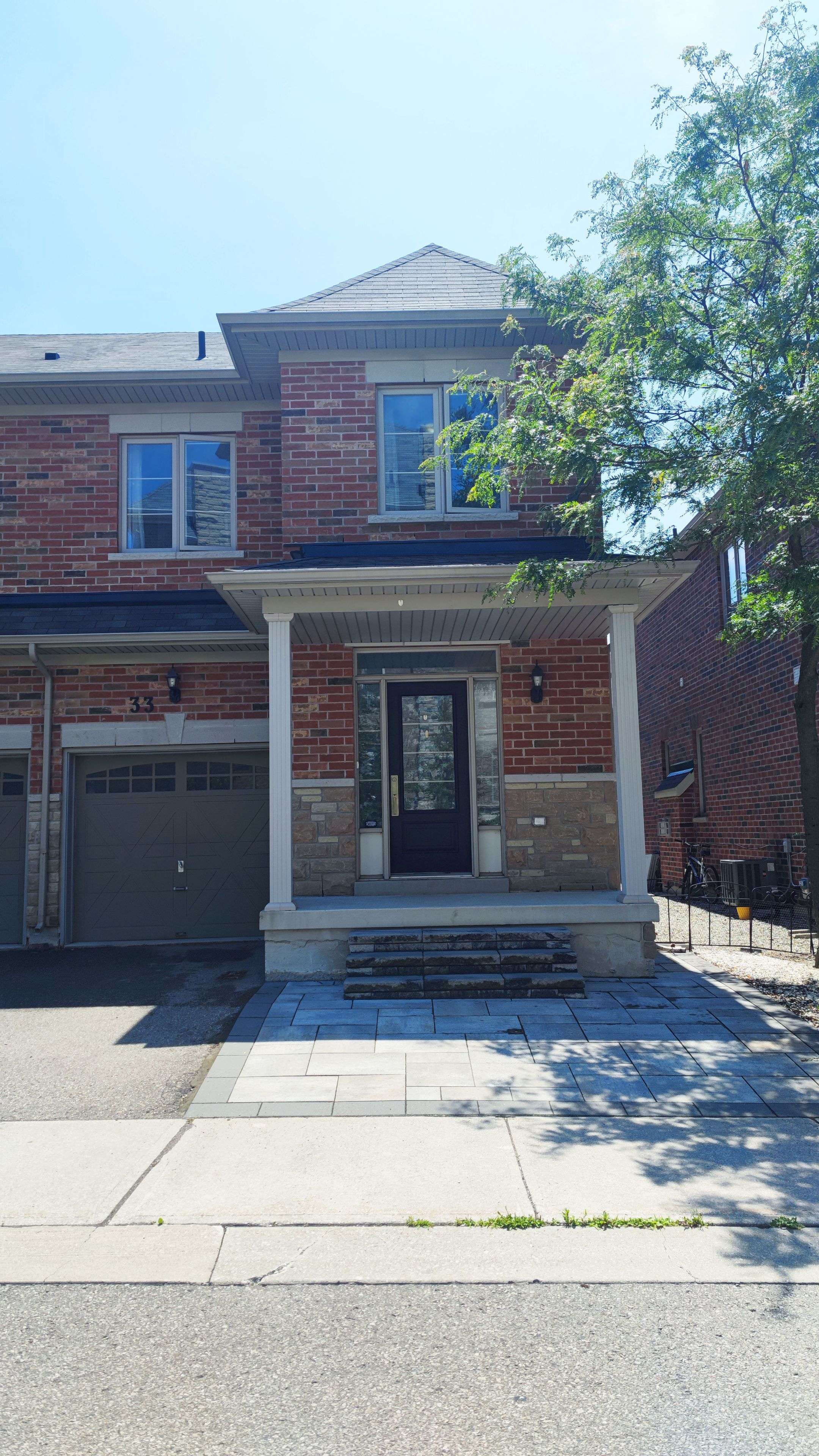 33 Mazarine LN, Richmond Hill, ON L4S 0G2
