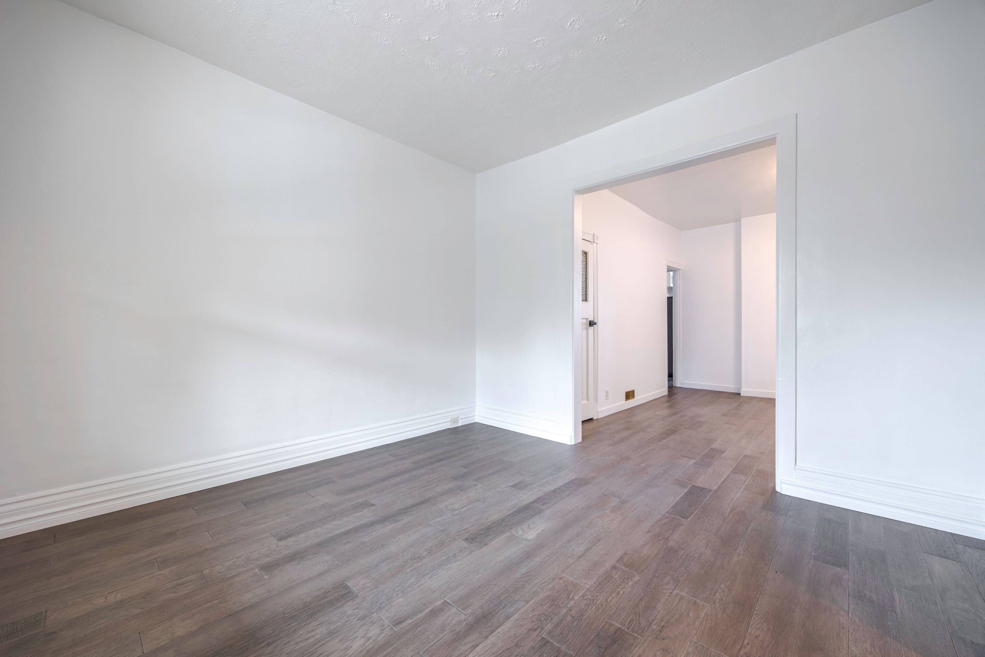 Hamilton, ON L8L 3K1,81 Clinton ST W