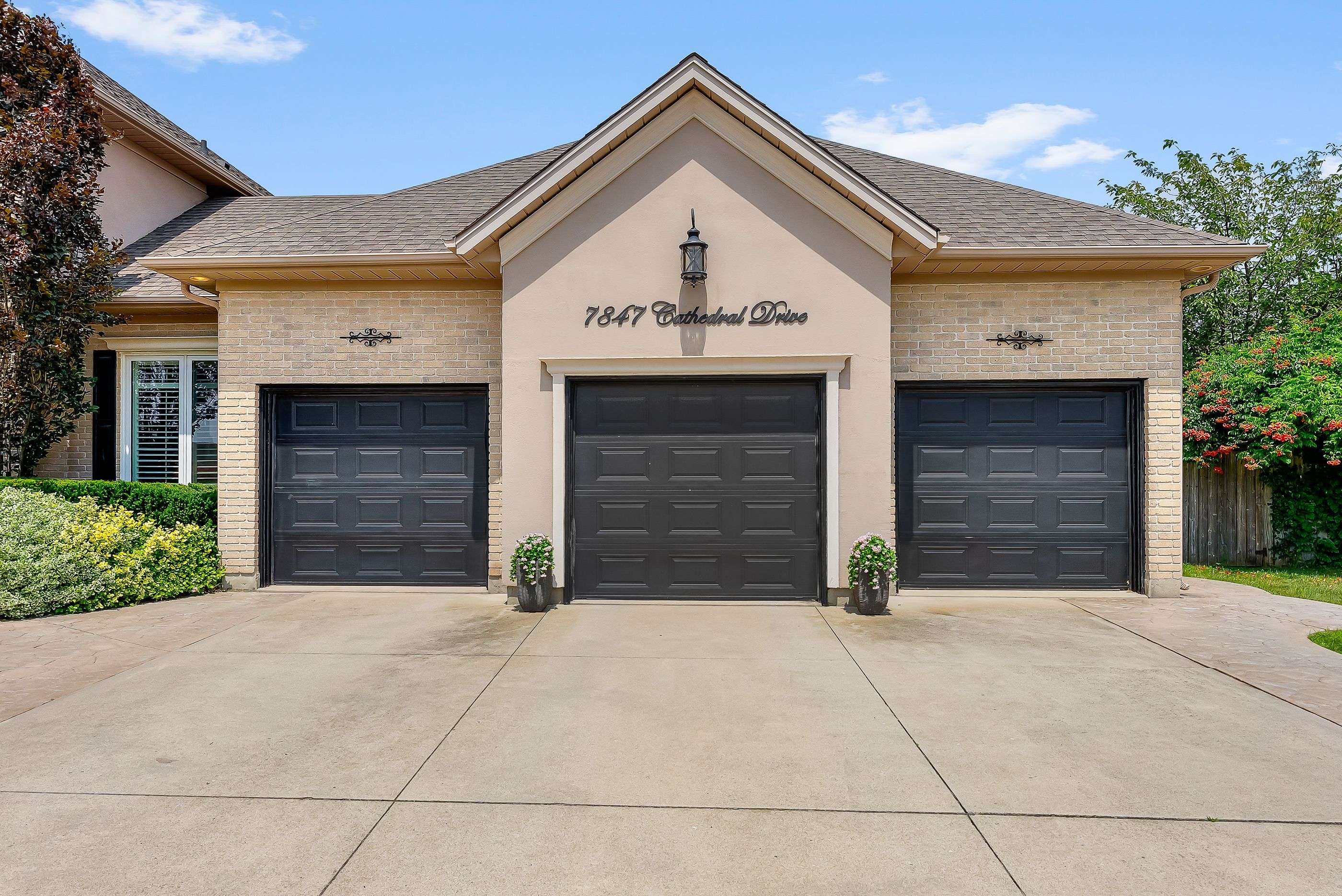 Niagara Falls, ON L2H 2Z3,7847 Cathedral DR