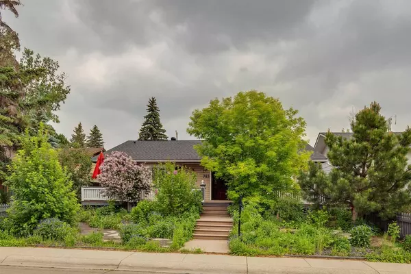 783 Lake Twintree CRES SE, Calgary, AB T2J 2W2