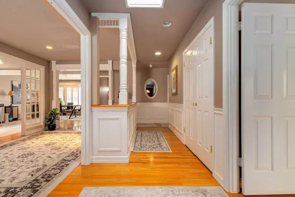 Calgary, AB T2J 2W2,783 Lake Twintree CRES Southeast