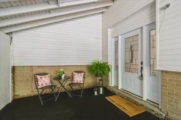 Toronto E09, ON M1P 3M9,52 Munson CRES